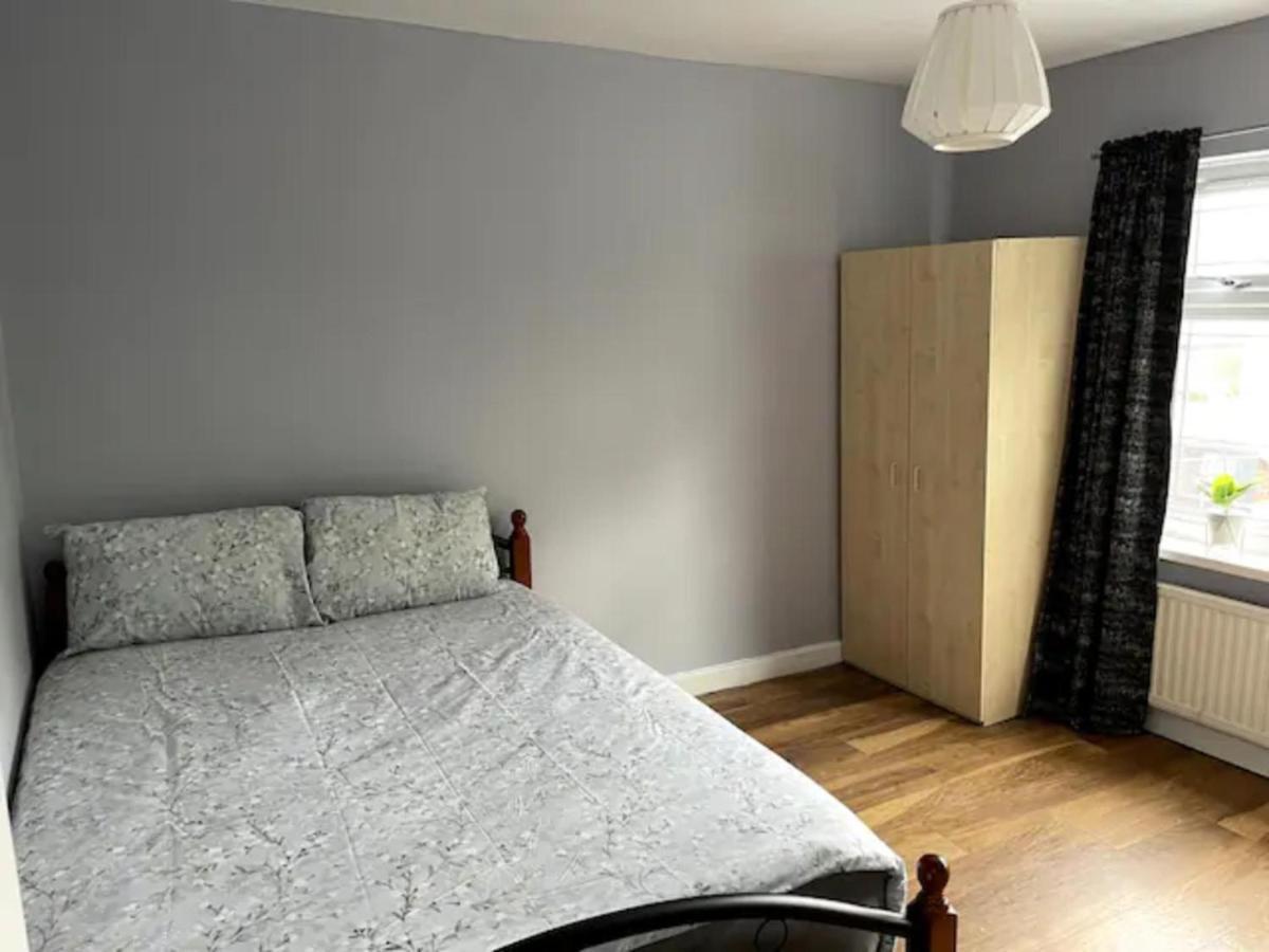 Modern 5 Bedroom Family House - 18 Mins To Station Londra Esterno foto